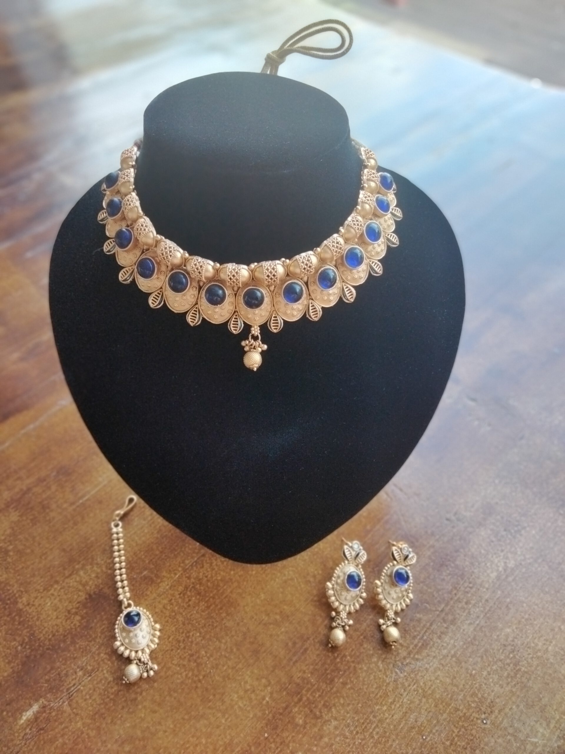 Choker set